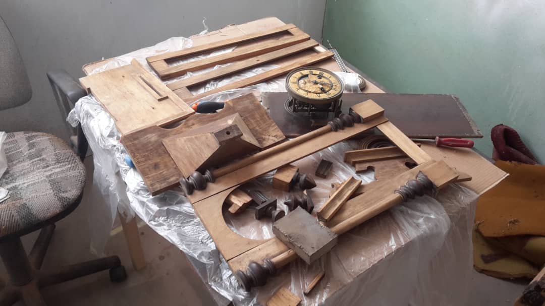 Реставрация корпуса настенных часов, кадр 2